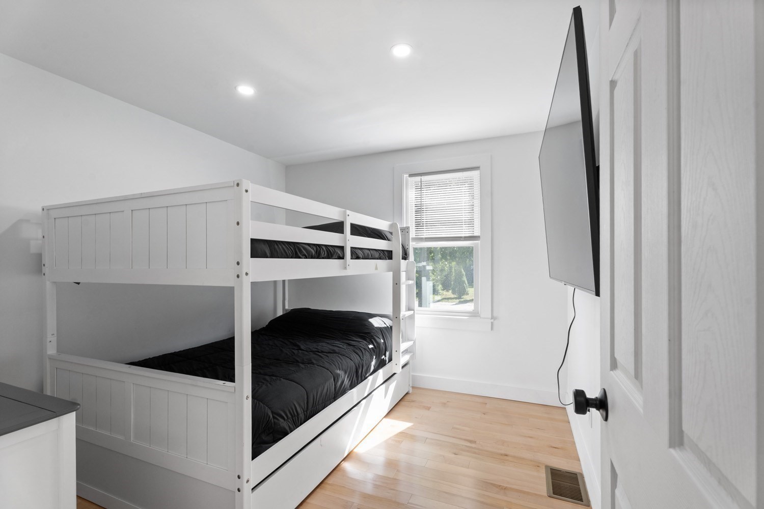 9 Theroux Dr, Falmouth, MA 02536 - Image 14