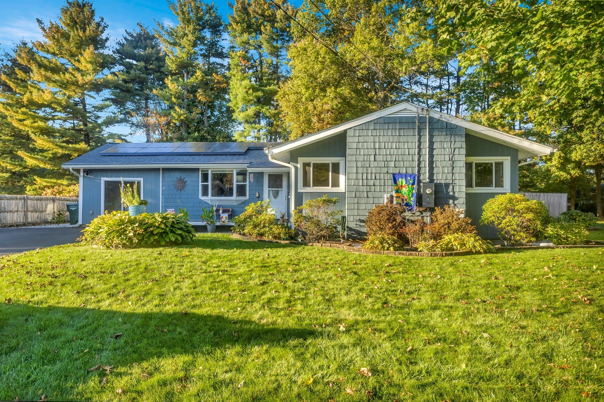 32 Lindsay Rd, Springfield, MA 01128