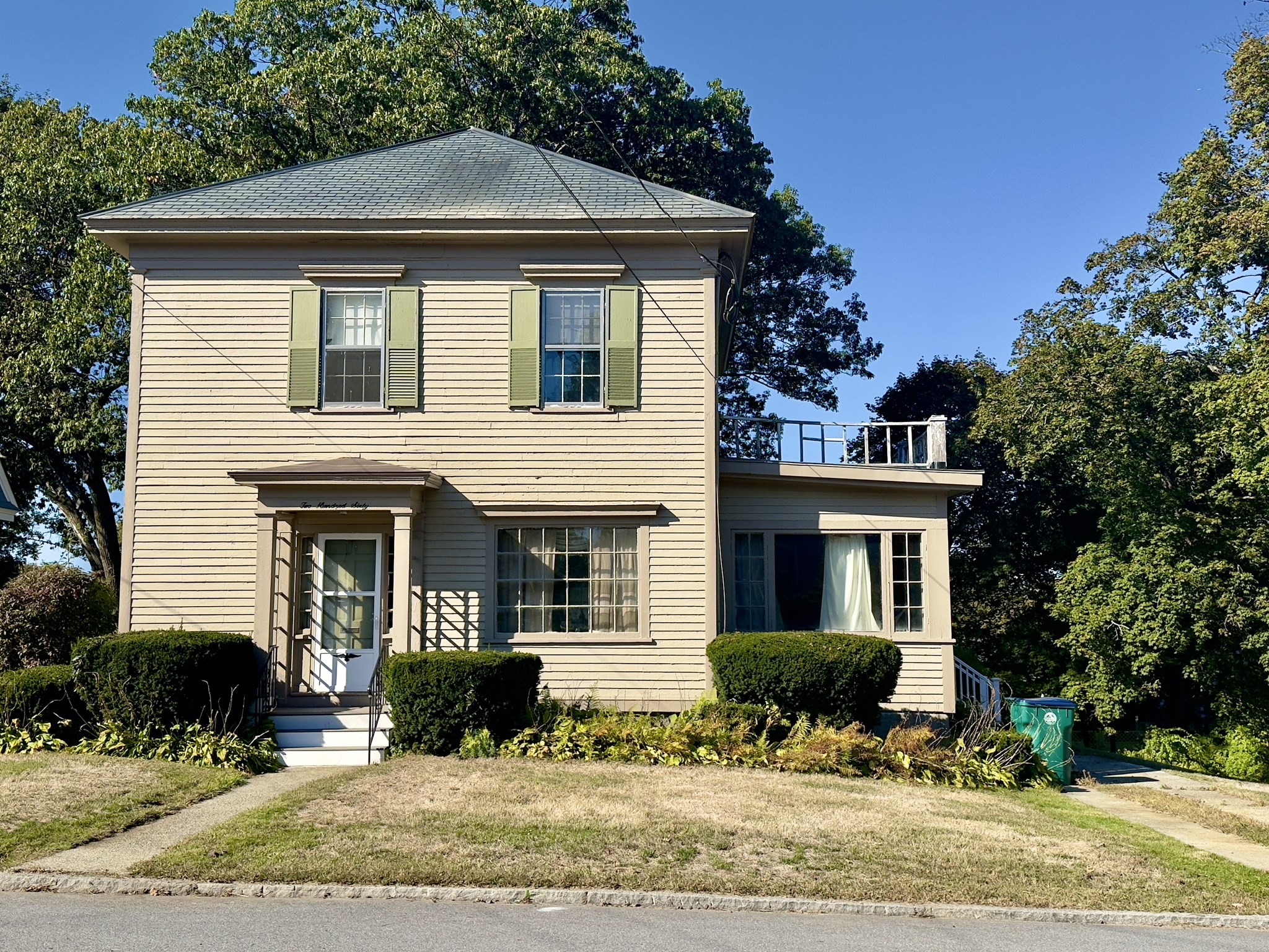 260 Mansur St, Lowell, MA 01852