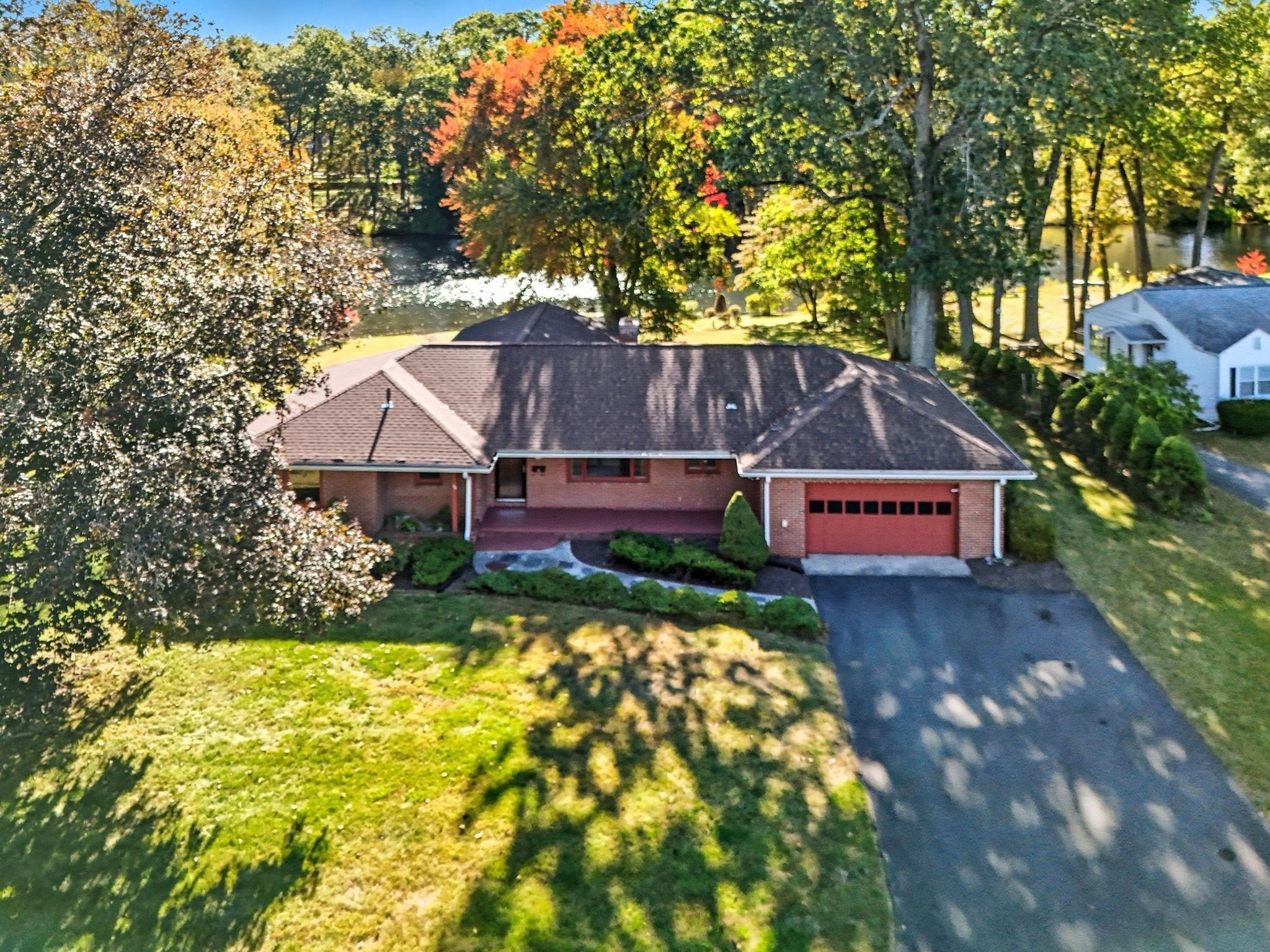 73 Silver Lake Dr, Agawam, MA 01001