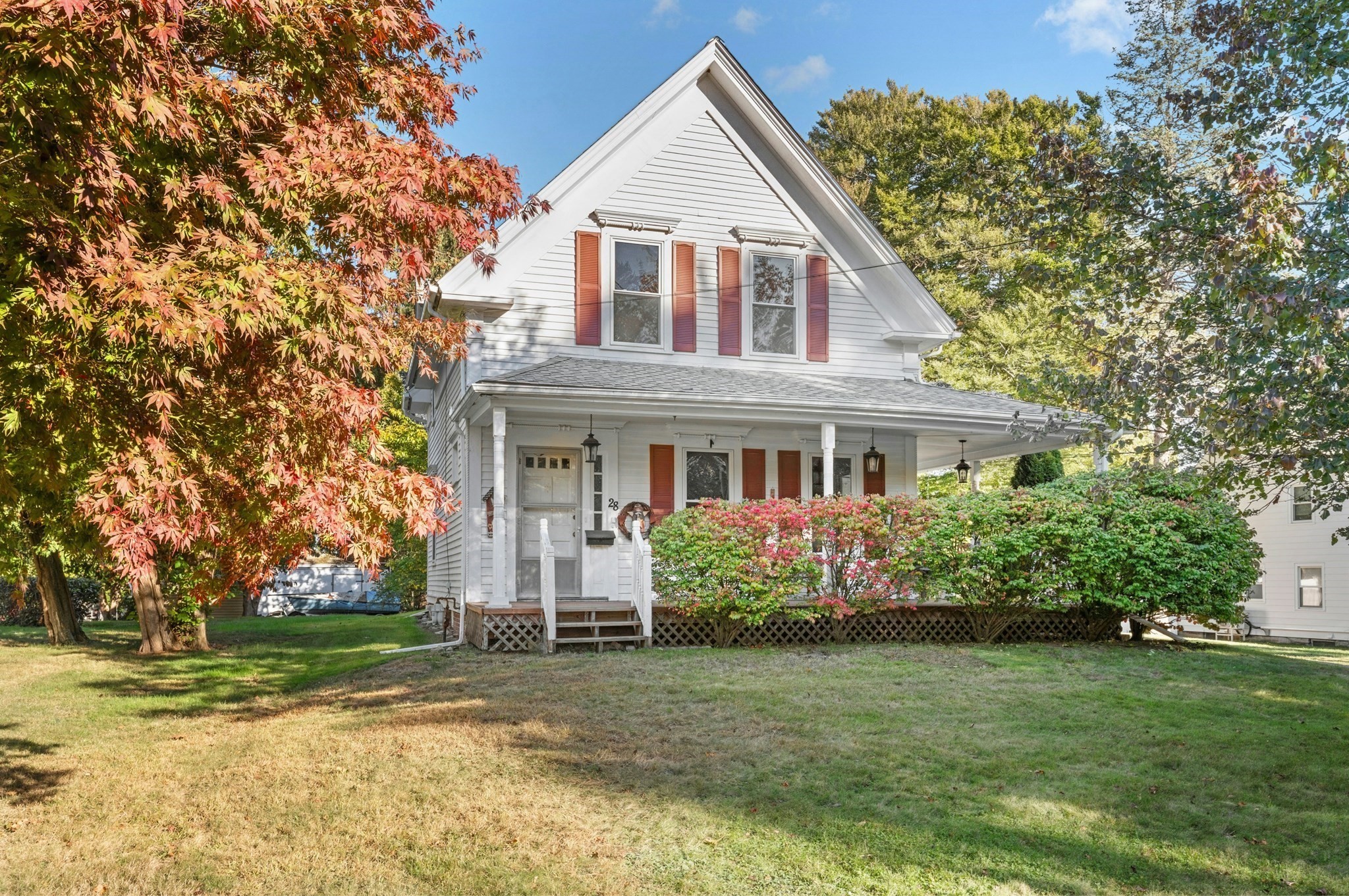 28 Holden St, Worcester, MA 01605