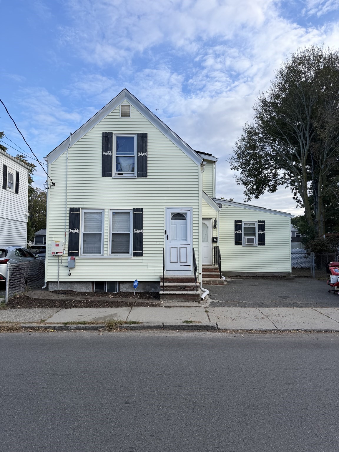 16 Linden, Lynn, MA 01905