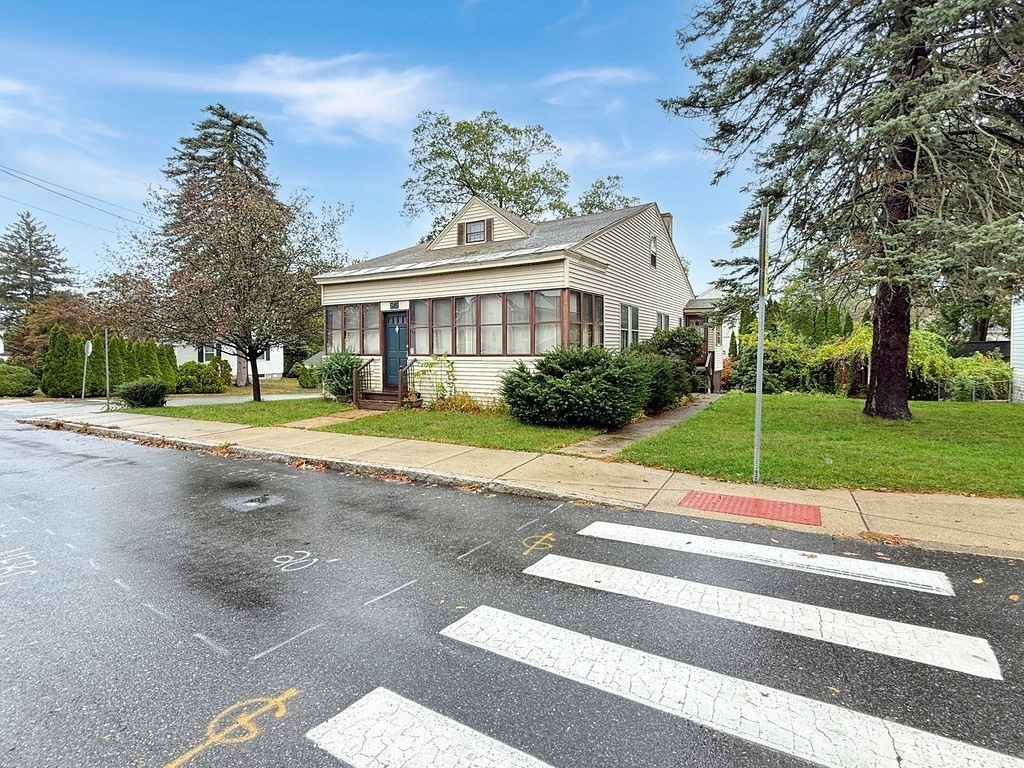 575 Beacon St, Lowell, MA 01850