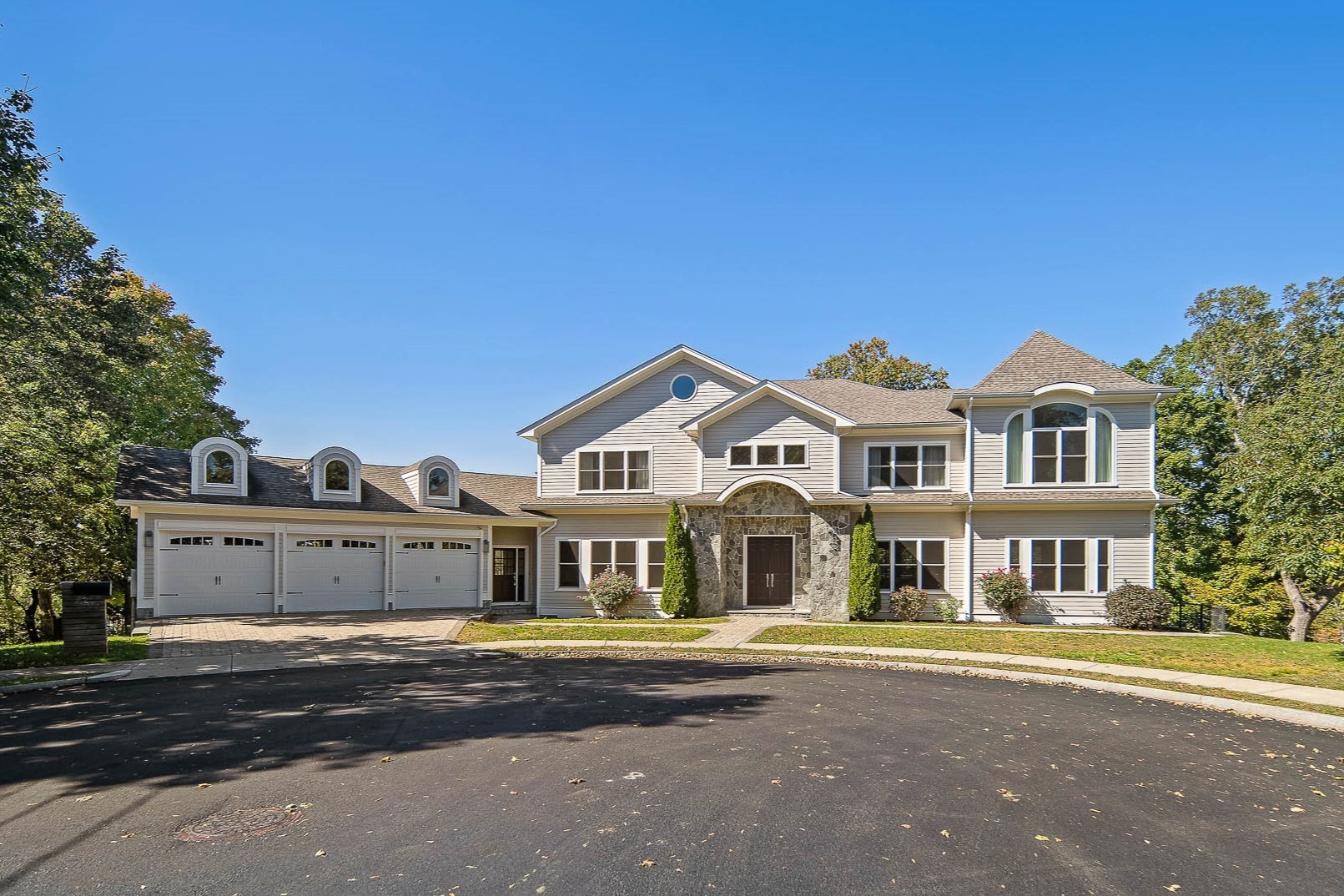 42 Sunhill Ln, Newton, MA 02459