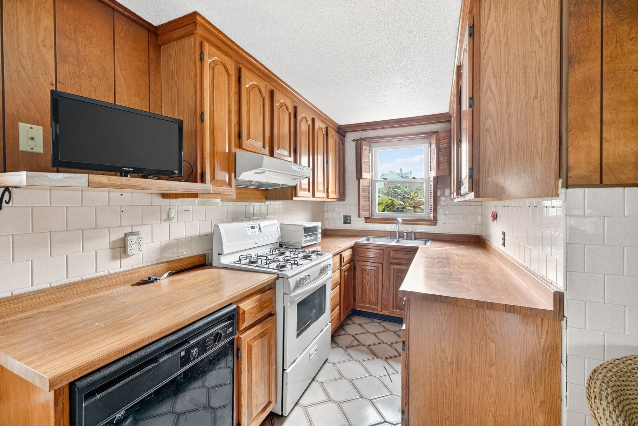 484 S Beach St, Fall River, MA 02724 - Image 6