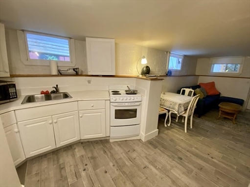 101 Fayerweather, Apt B