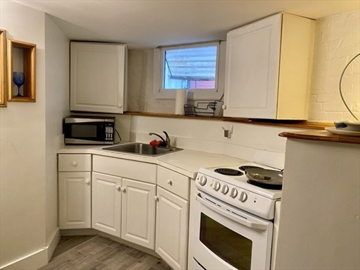 101 Fayerweather, Apt B