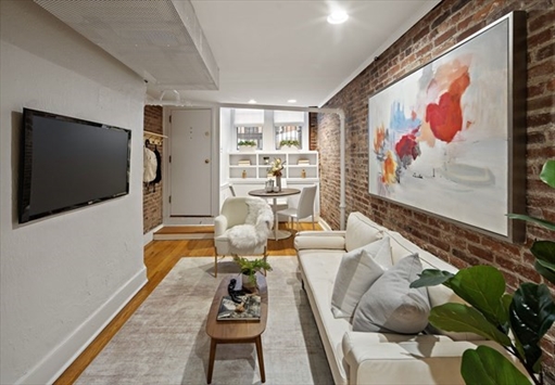 76 Phillips St, Apt A