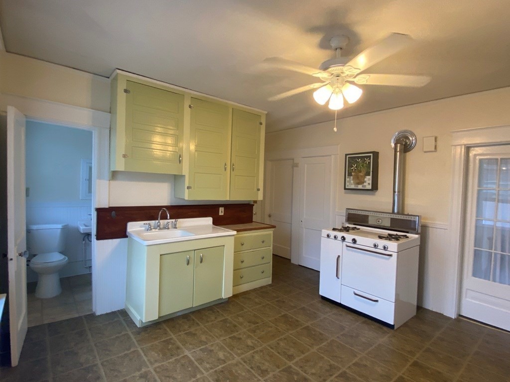 115 Avon Street, Lowell, MA 01854 - Image 15