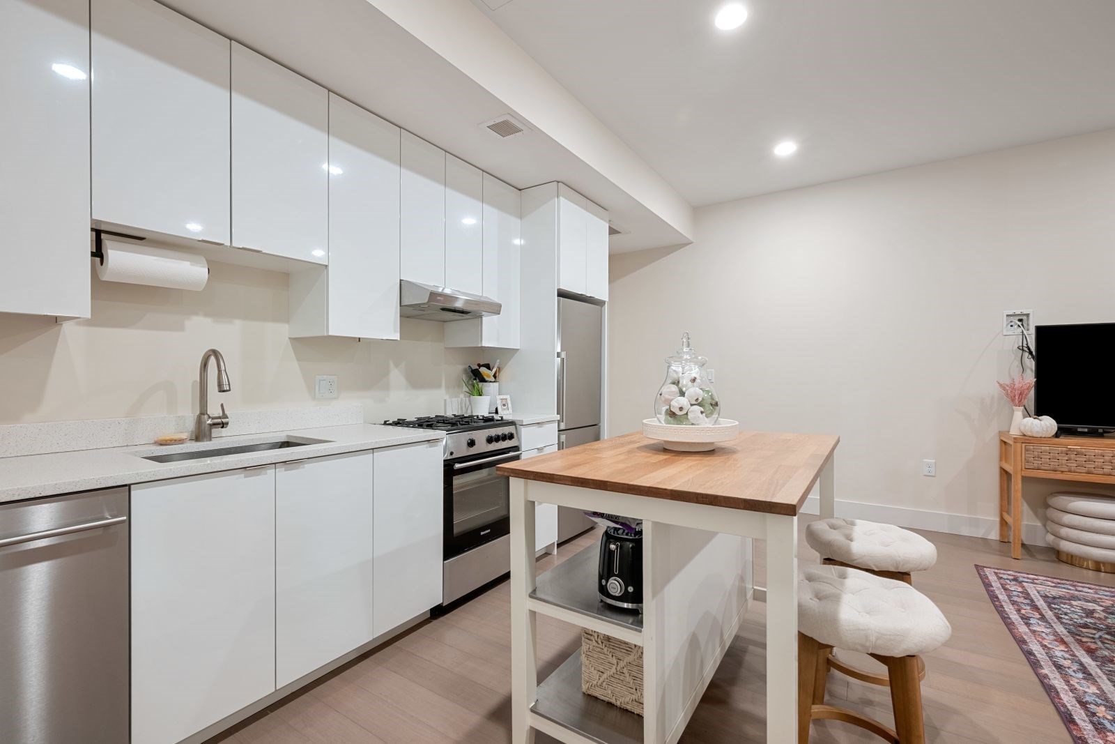 121 Portland Unit 605, West End, Boston, MA 02114 - Image 9