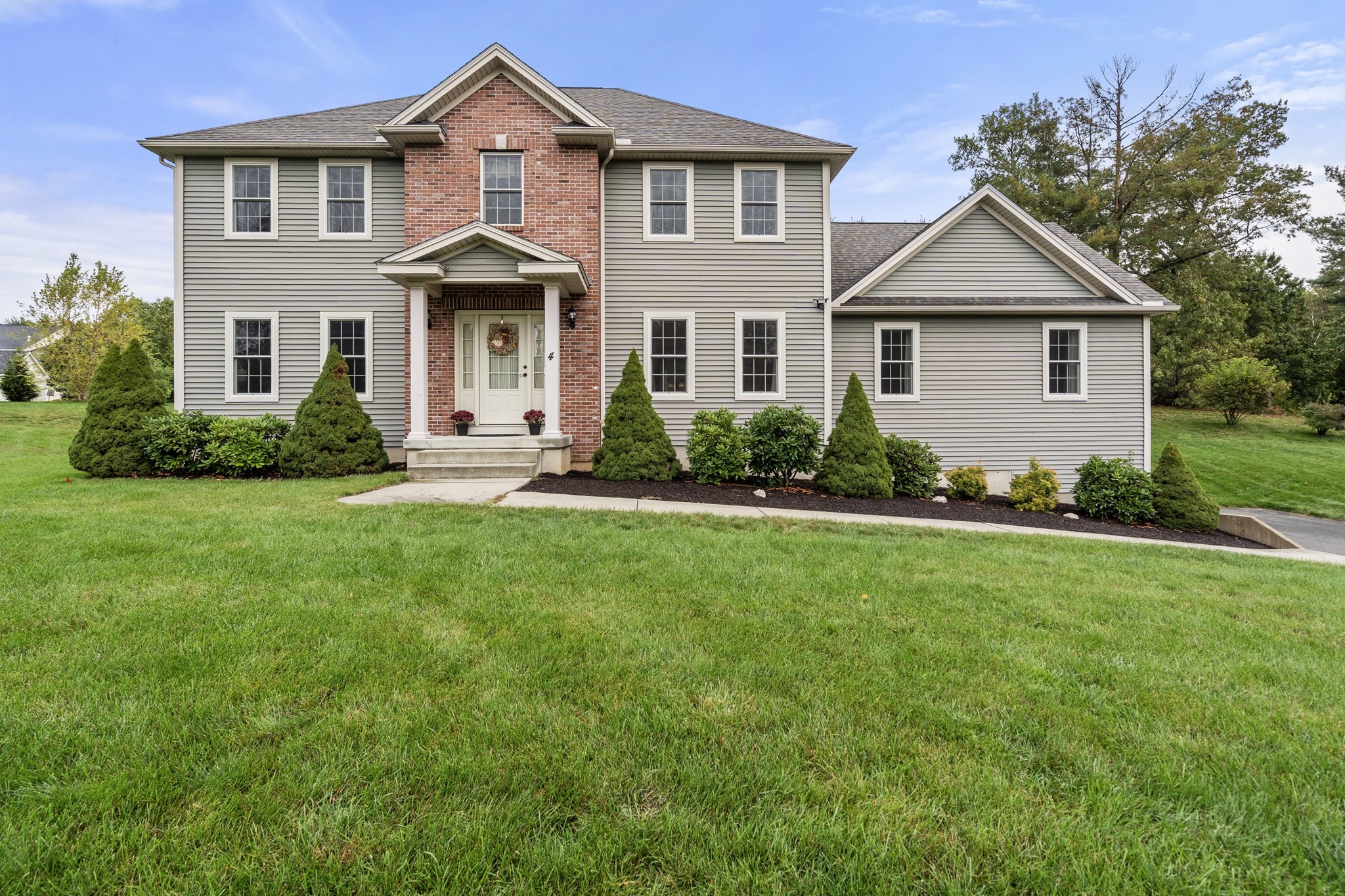 4 Lauren Ln, Southwick, MA 01077