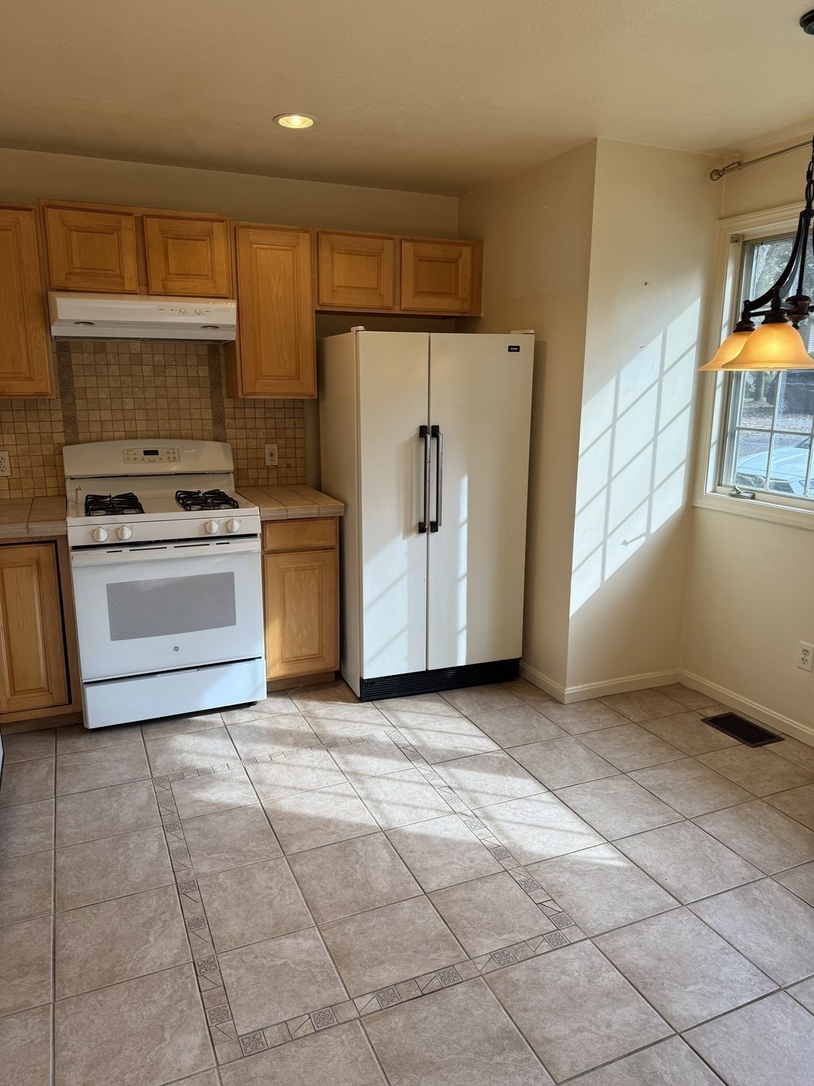 6 Lilac Court Unit 6, Hopkinton, MA 01748 - Image 4