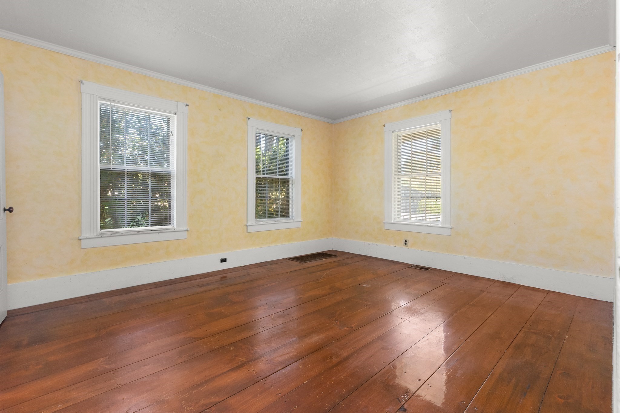 270 Elm  Street, Amesbury, MA 01913 - Image 11