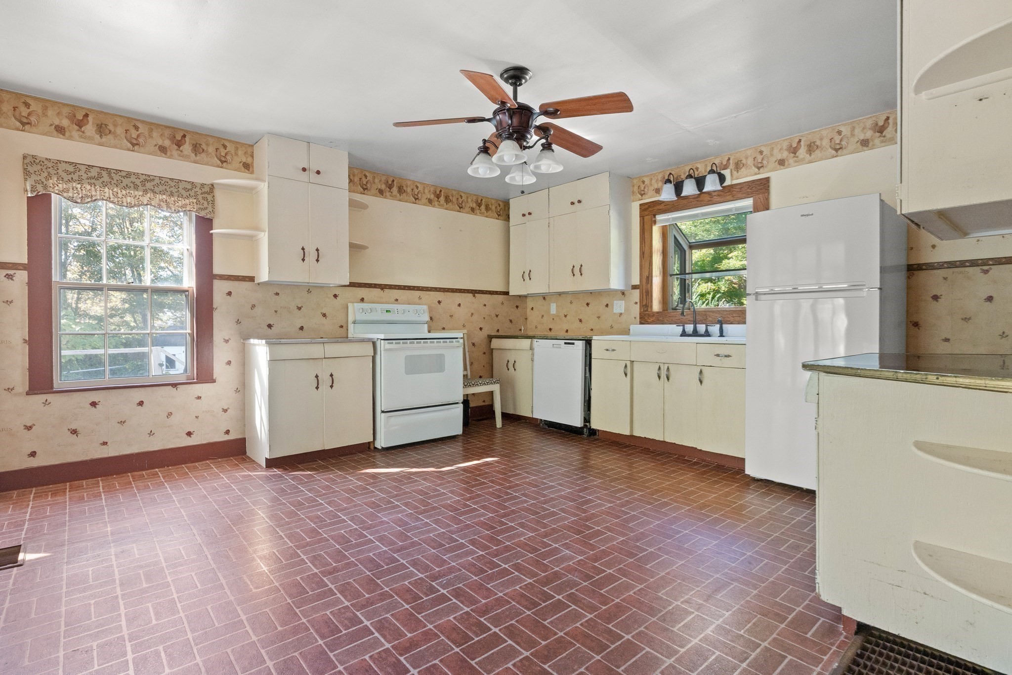 270 Elm  Street, Amesbury, MA 01913 - Image 9