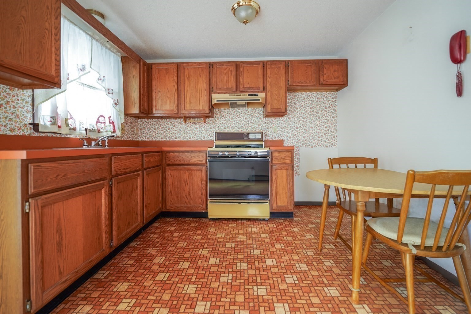 1069 Cherokee St, New Bedford, MA 02745 - Image 11