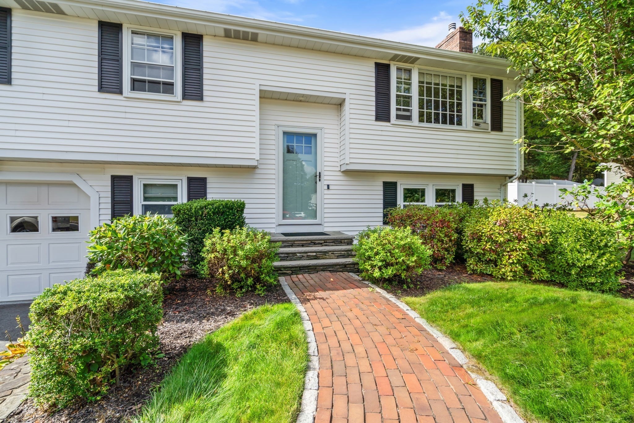 12 Patti Ln, Maynard, MA 01754