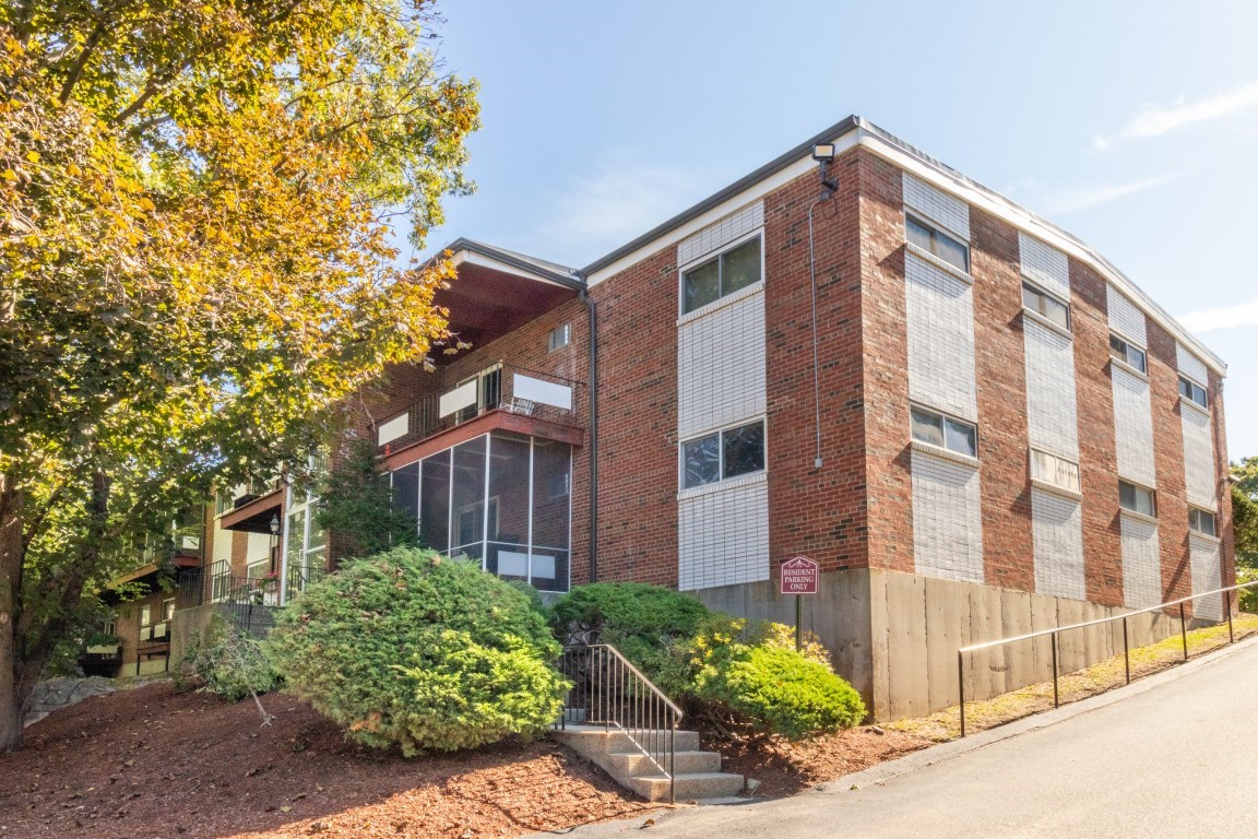 115 Grove St Unit 11, West Roxbury, Boston, MA 02132