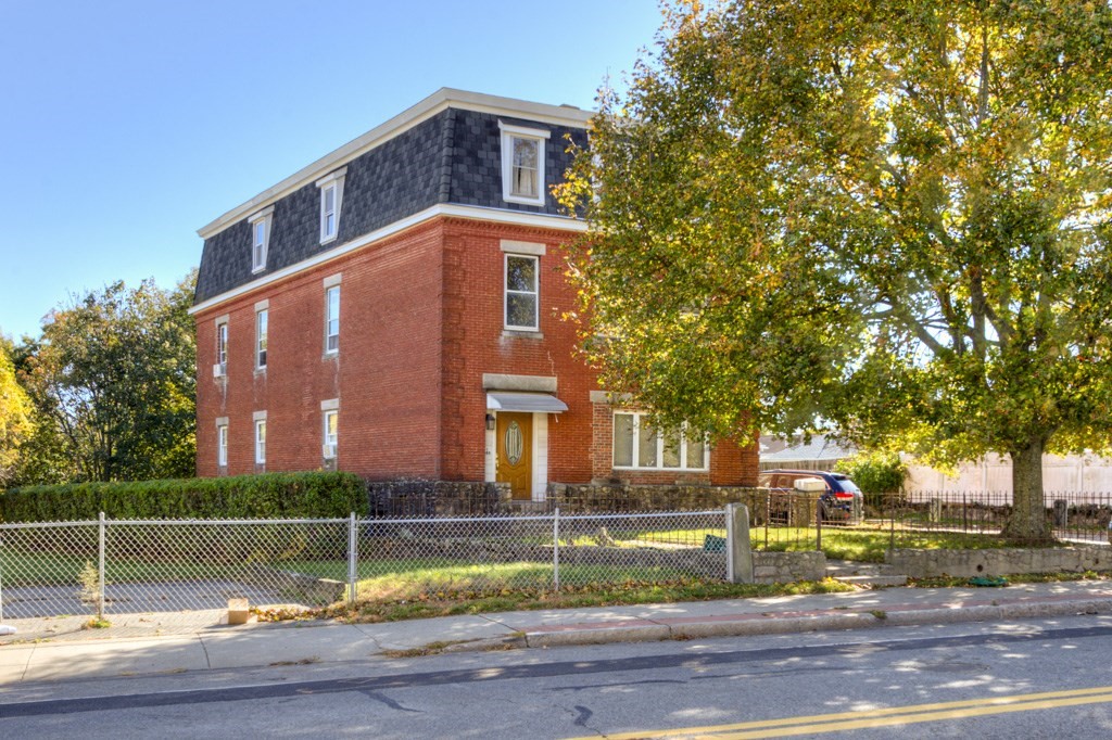 308 Plantation St, Worcester, MA 01604