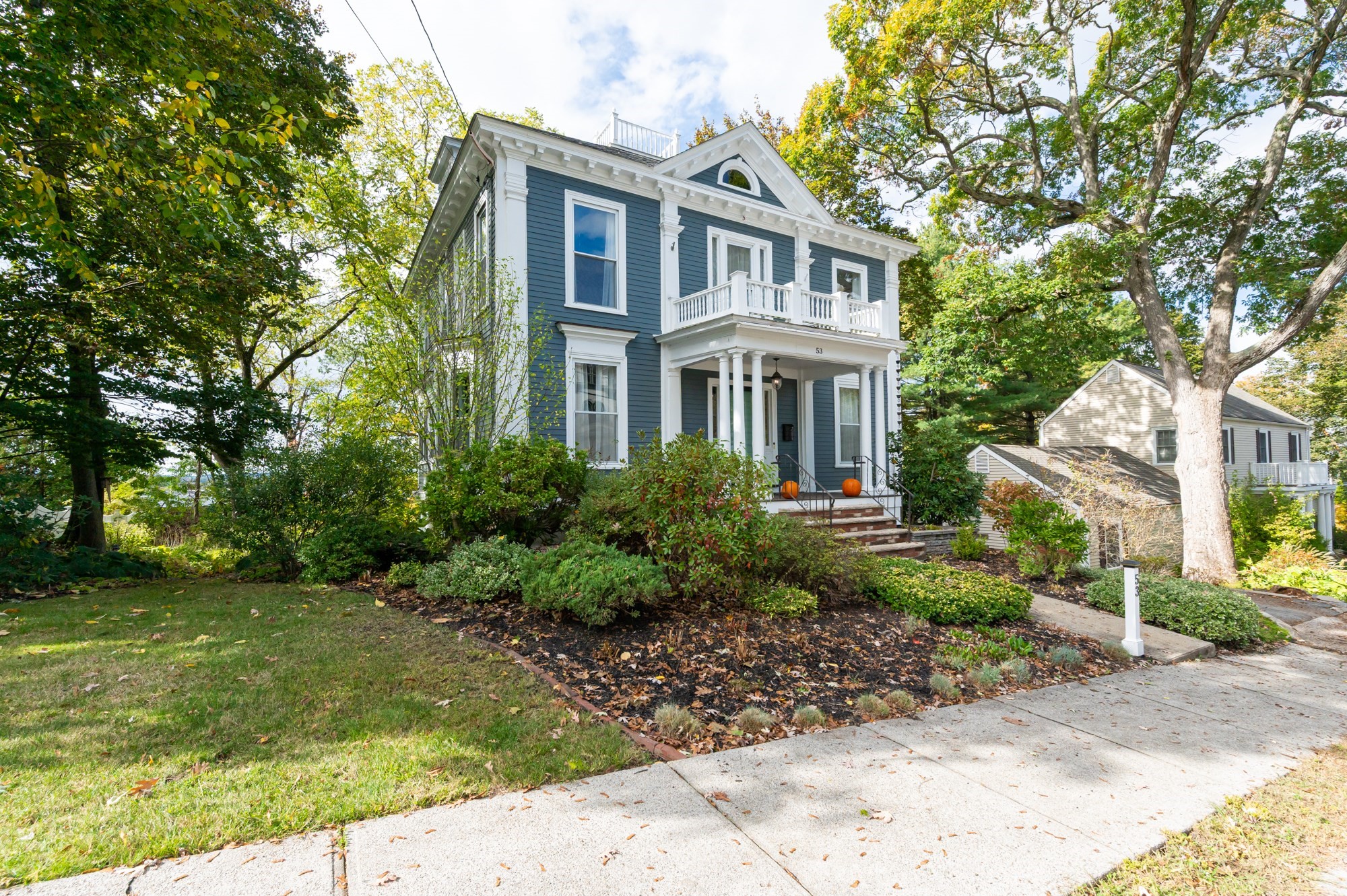 53 Fairmount St, Lowell, MA 01852