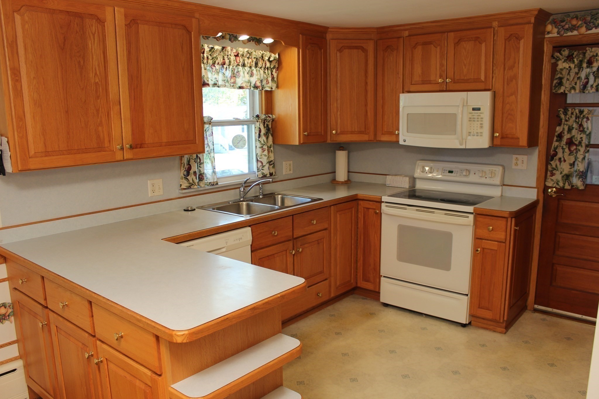 4 Thomas Hill Rd, Millbury, MA 01527 - Image 4