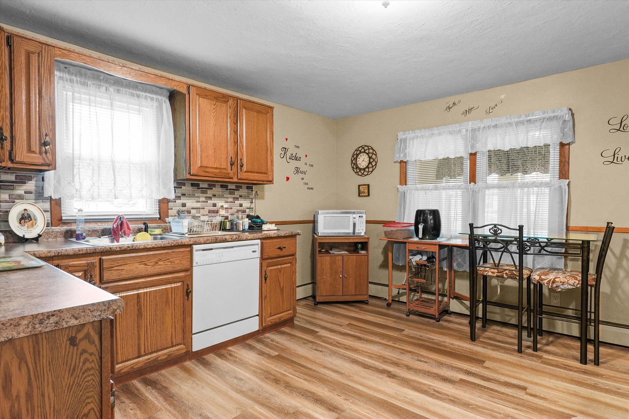 28 Lennon St, Gardner, MA 01440 - Image 4