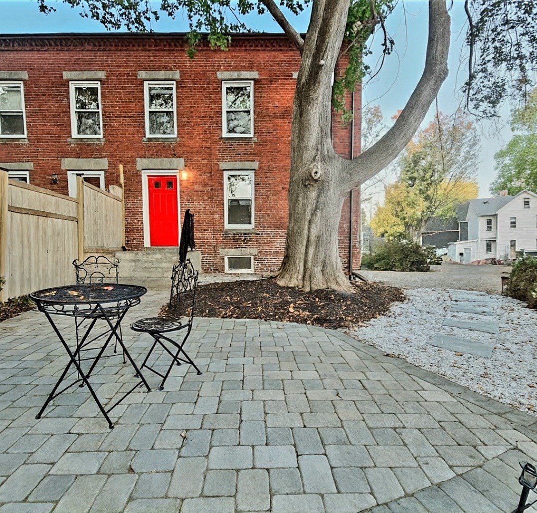 321 Riverside Dr, Northampton, MA 01062