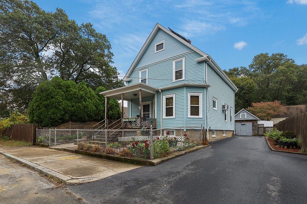 62 Elizabeth St, Attleboro, MA 02703