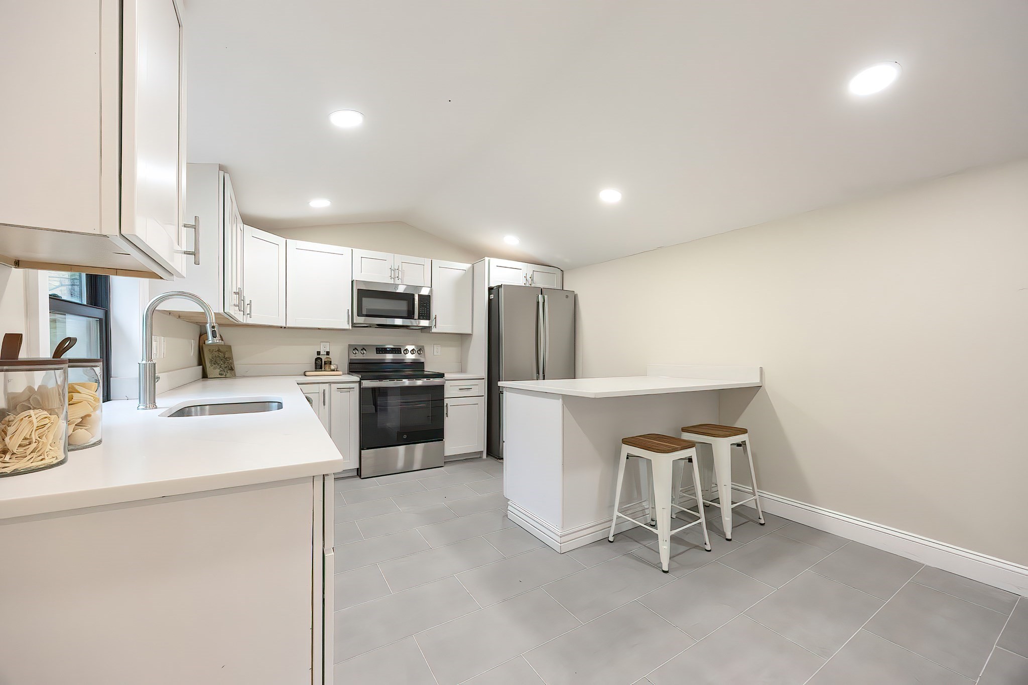 80 Margerie St, Haverhill, MA 01830 - Image 8