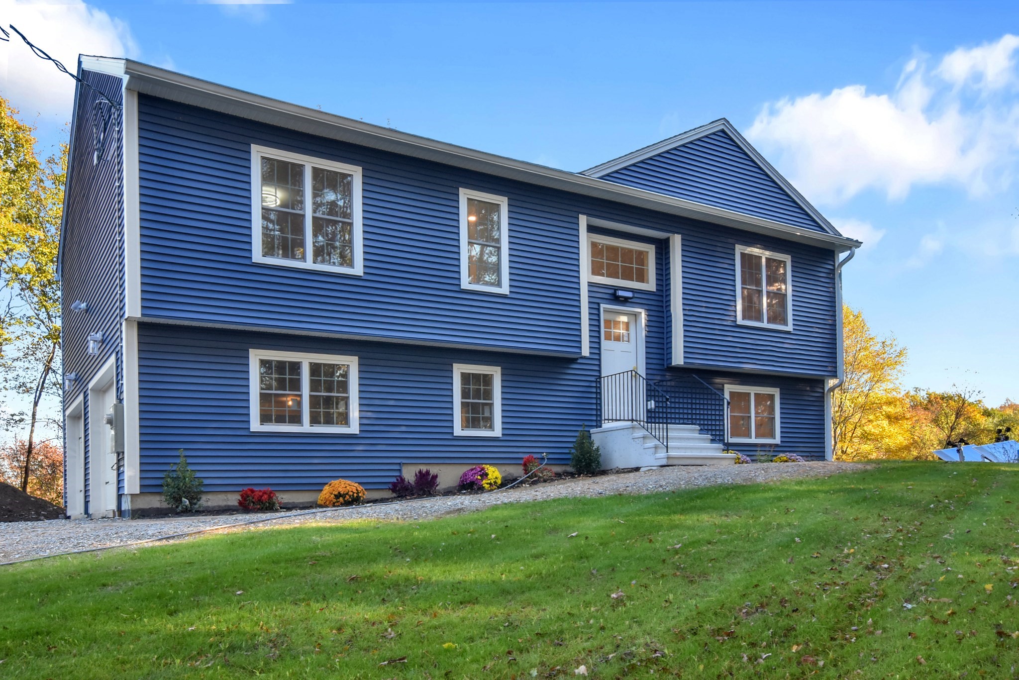 76 Number 6 Schoolhouse Rd, Charlton, MA 01507