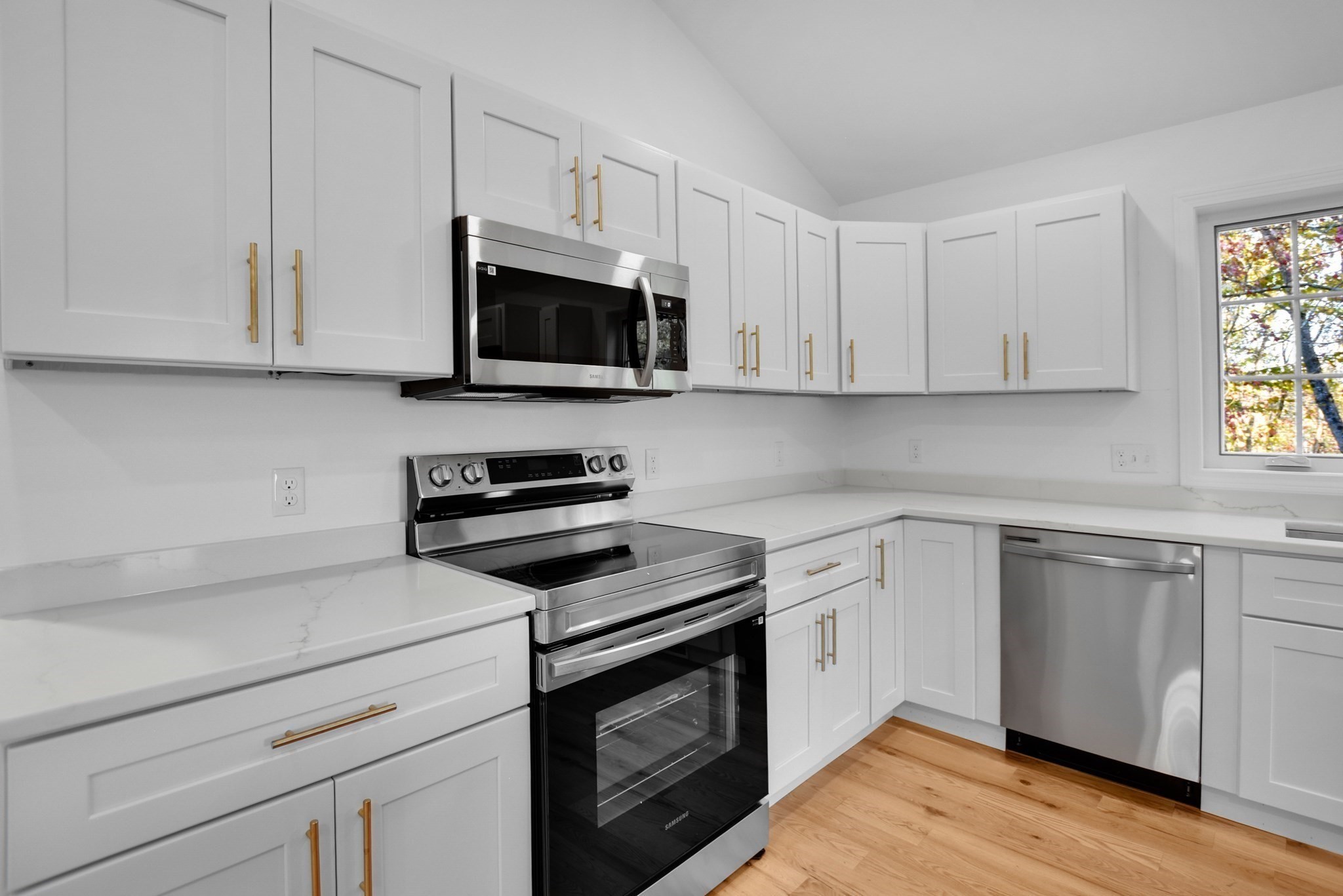 76 Number 6 Schoolhouse Rd, Charlton, MA 01507 - Image 4