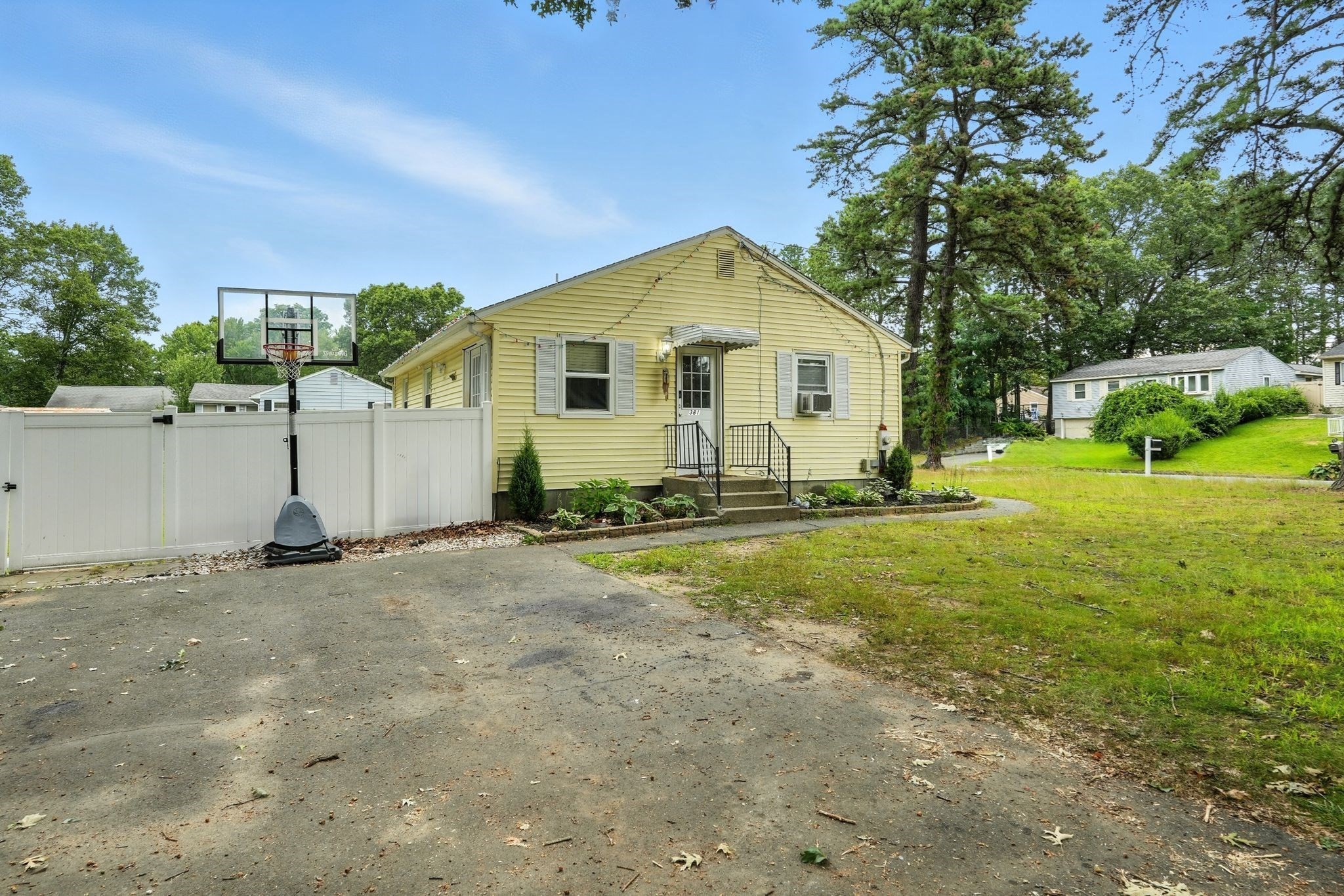 381 N Brook Rd, Springfield, MA 01119 - Image 32
