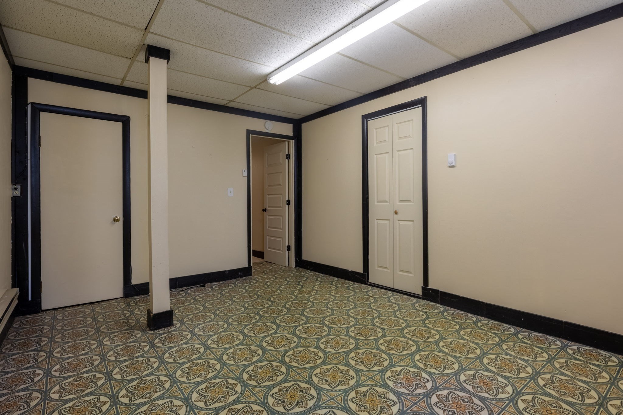 301 Linden St, Holyoke, MA 01040 - Image 20