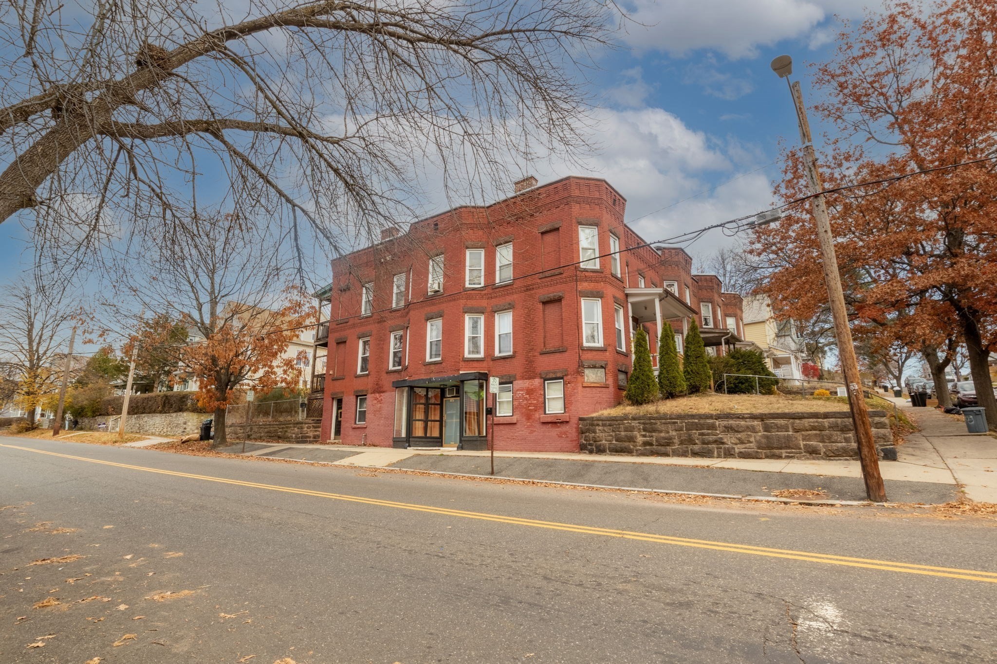301 Linden St, Holyoke, MA 01040 - Image 3