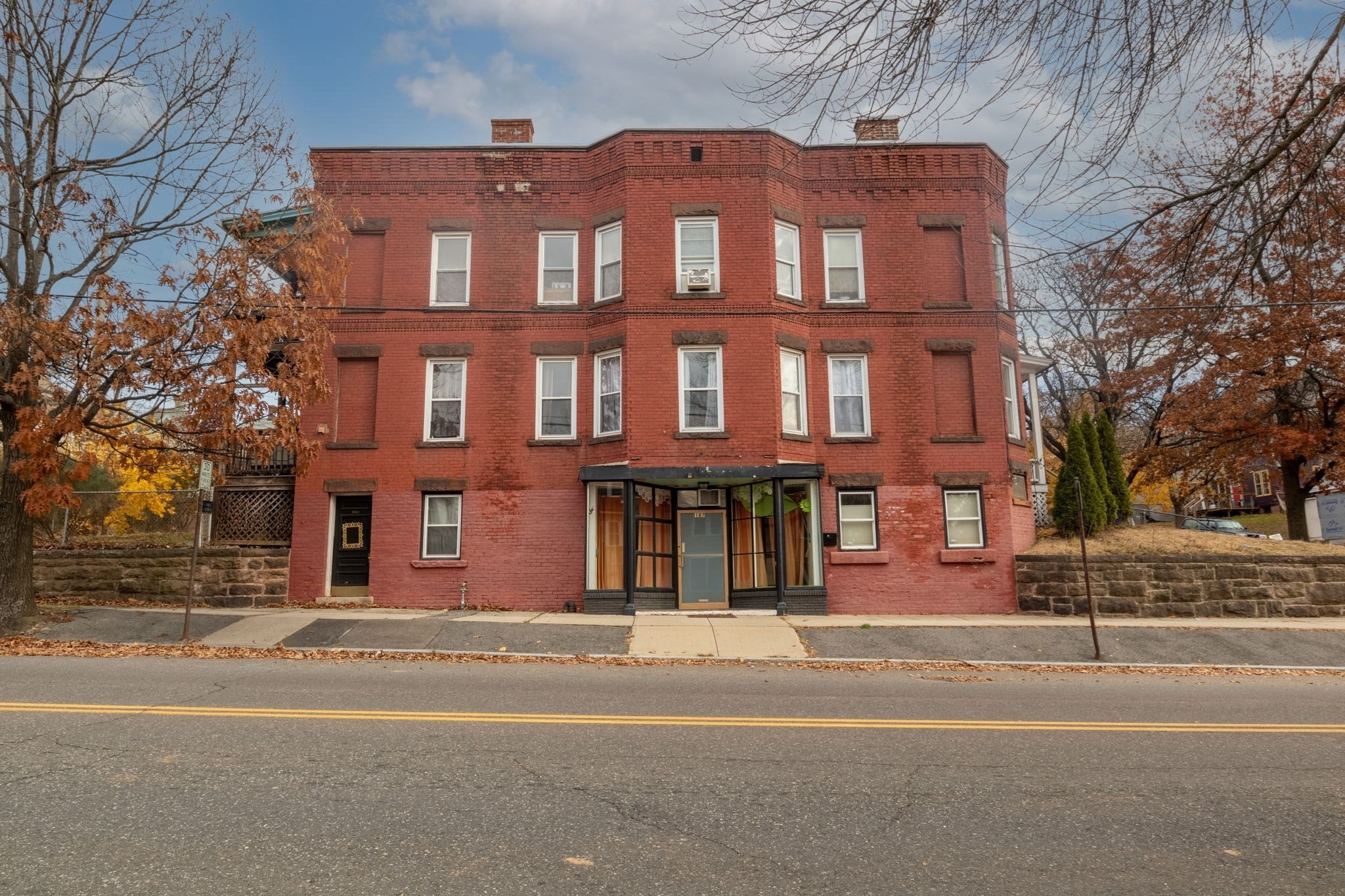 301 Linden St, Holyoke, MA 01040 - Image 4