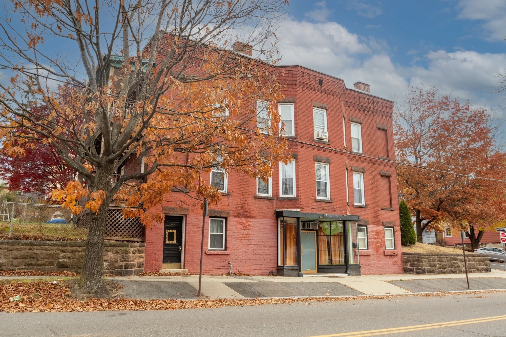 301 Linden St, Holyoke, MA 01040 - Image 5