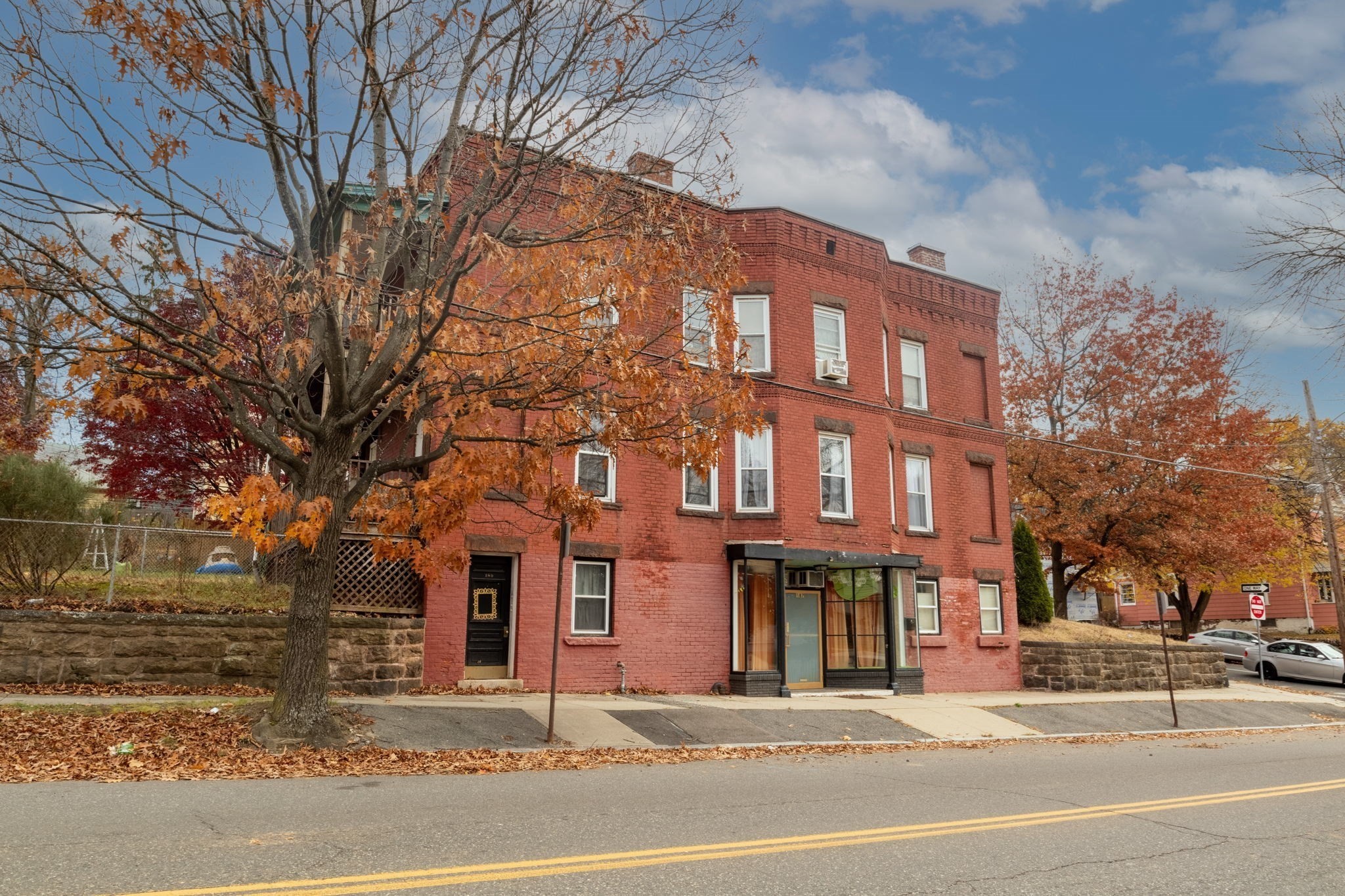 301 Linden St, Holyoke, MA 01040 - Image 6