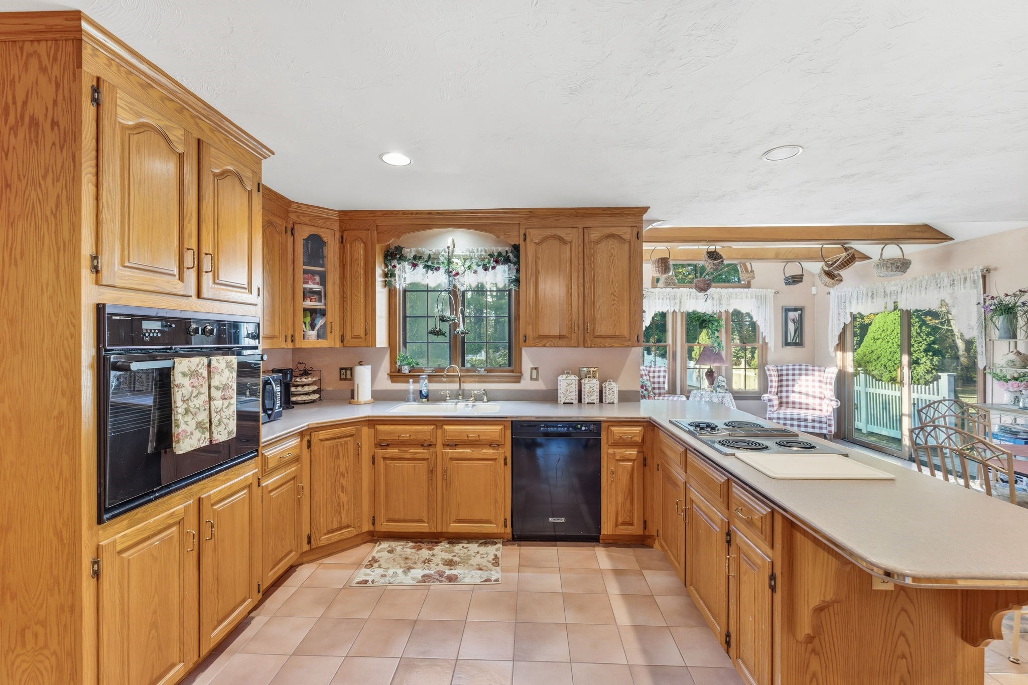 99 Country Club Dr, Northbridge, MA 01588 - Image 7