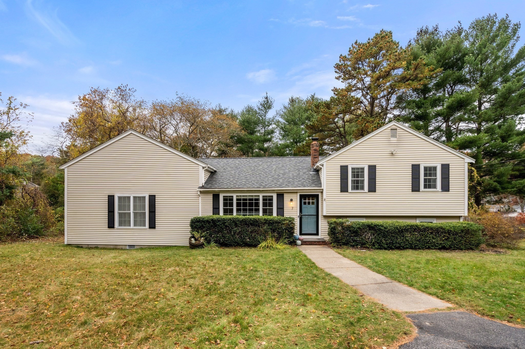 7 Sugarbush Ln, Plymouth, MA 02360