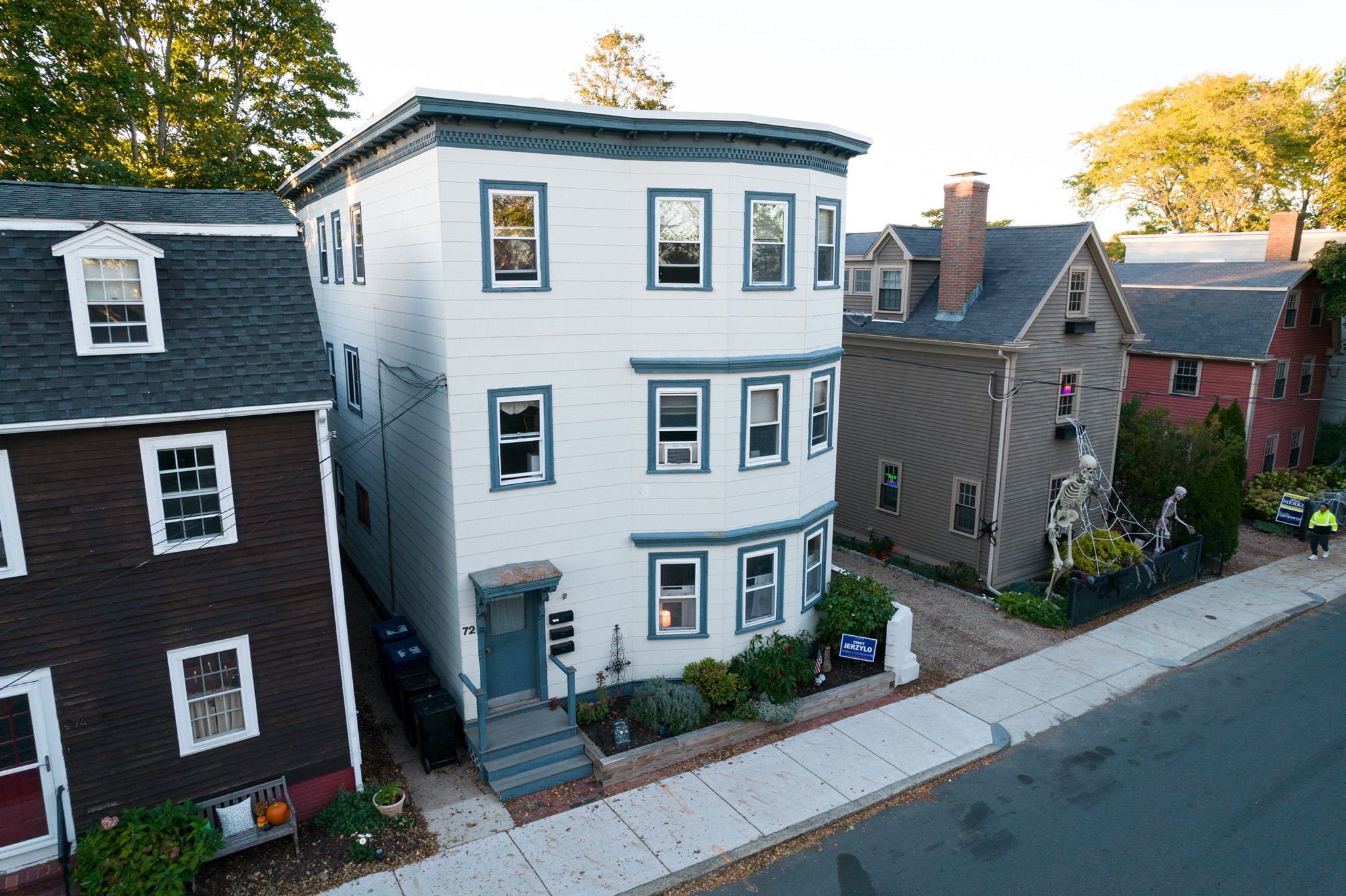 72 Derby St, Salem, MA 01970