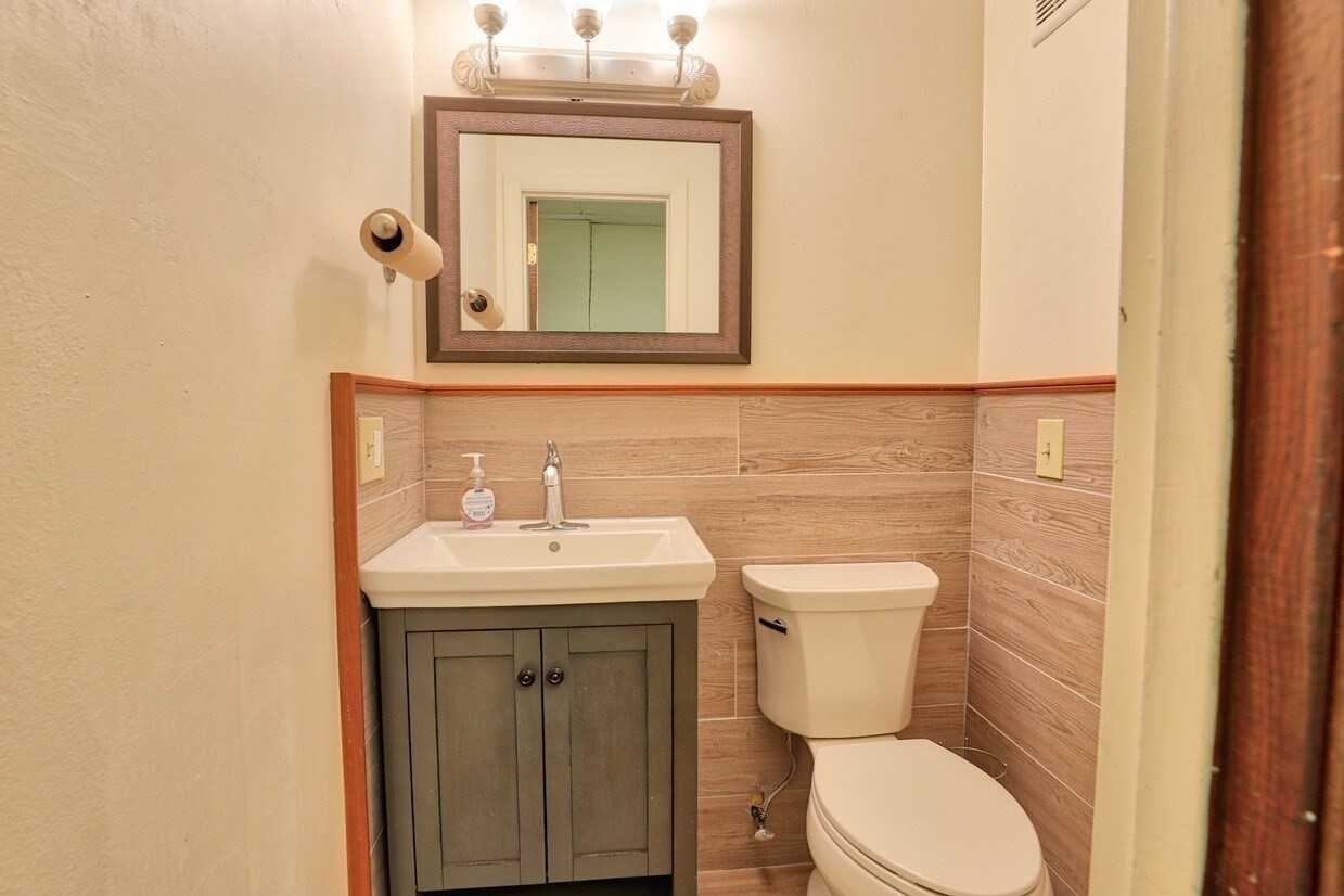 584 Meadow St, Agawam, MA 01001 - Image 16