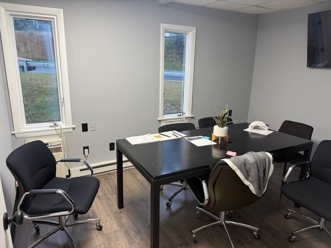 584 Meadow St, Agawam, MA 01001 - Image 21