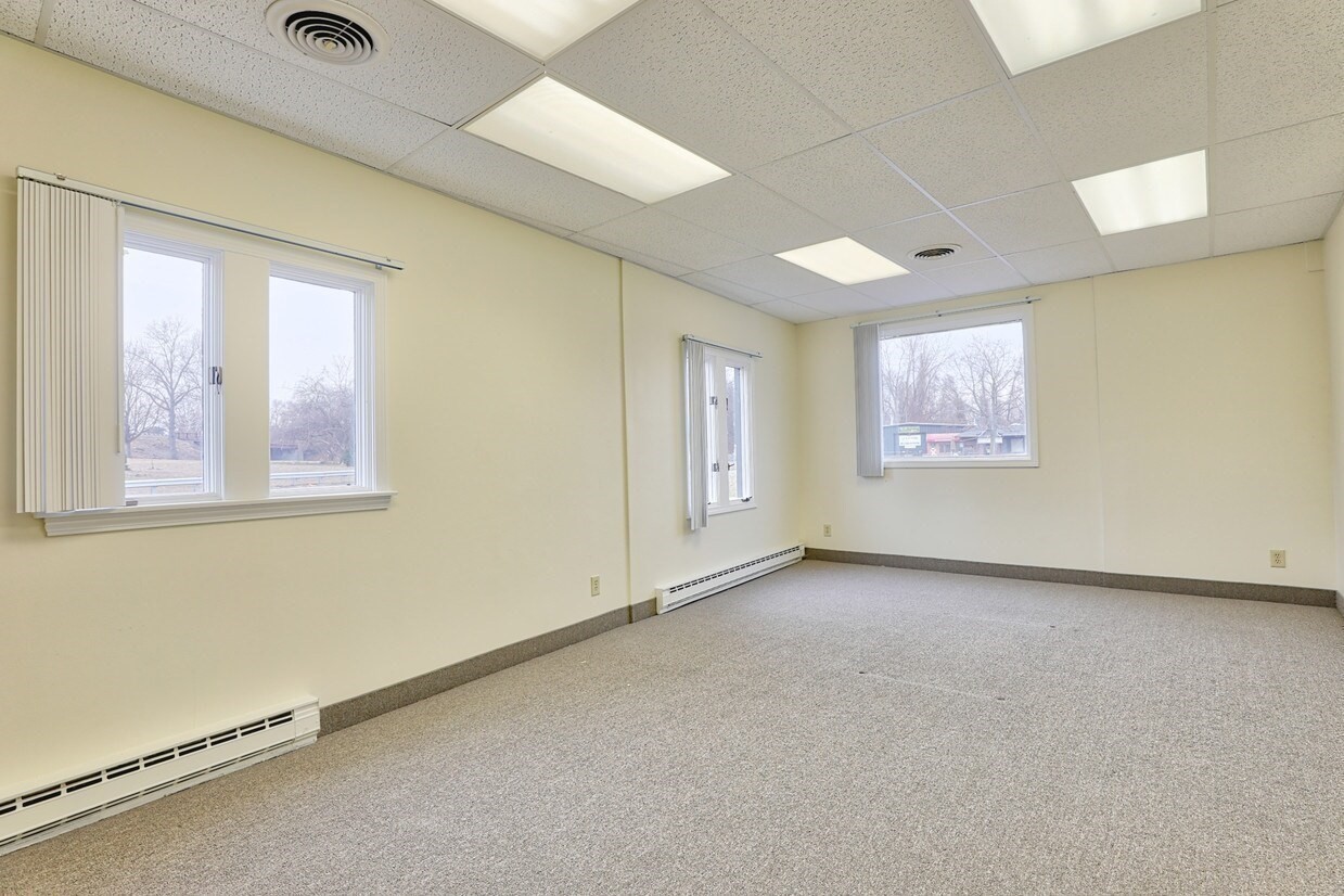 584 Meadow St, Agawam, MA 01001 - Image 5