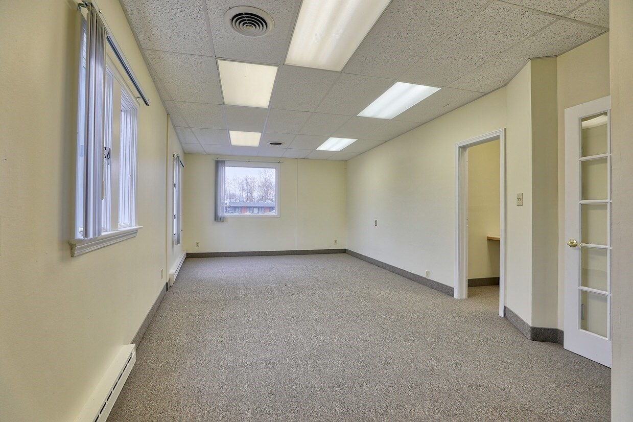 584 Meadow St, Agawam, MA 01001 - Image 6