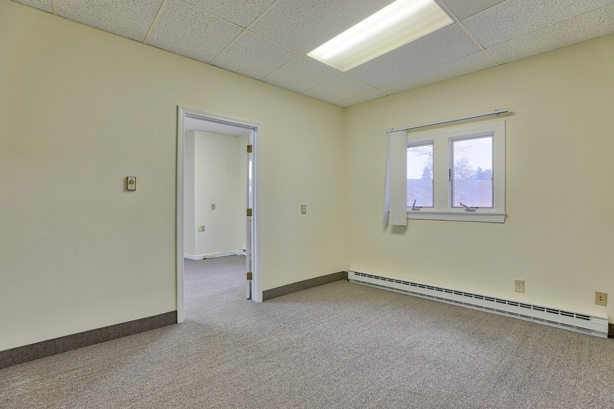 584 Meadow St, Agawam, MA 01001 - Image 8