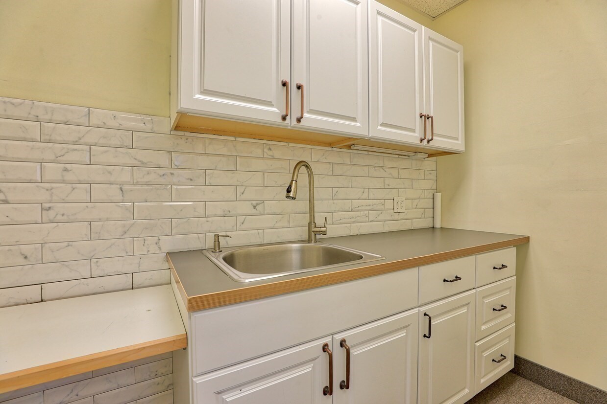 584 Meadow St, Agawam, MA 01001 - Image 10