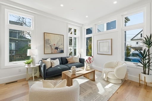 35 Richardson St, Apt Cottage