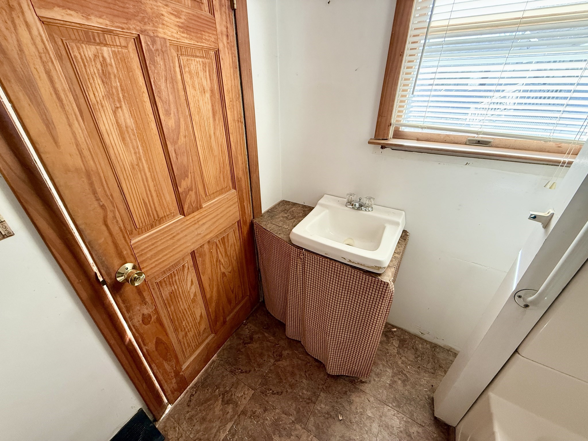 521 Rollstone Rd, Fitchburg, MA 01420 - Image 12