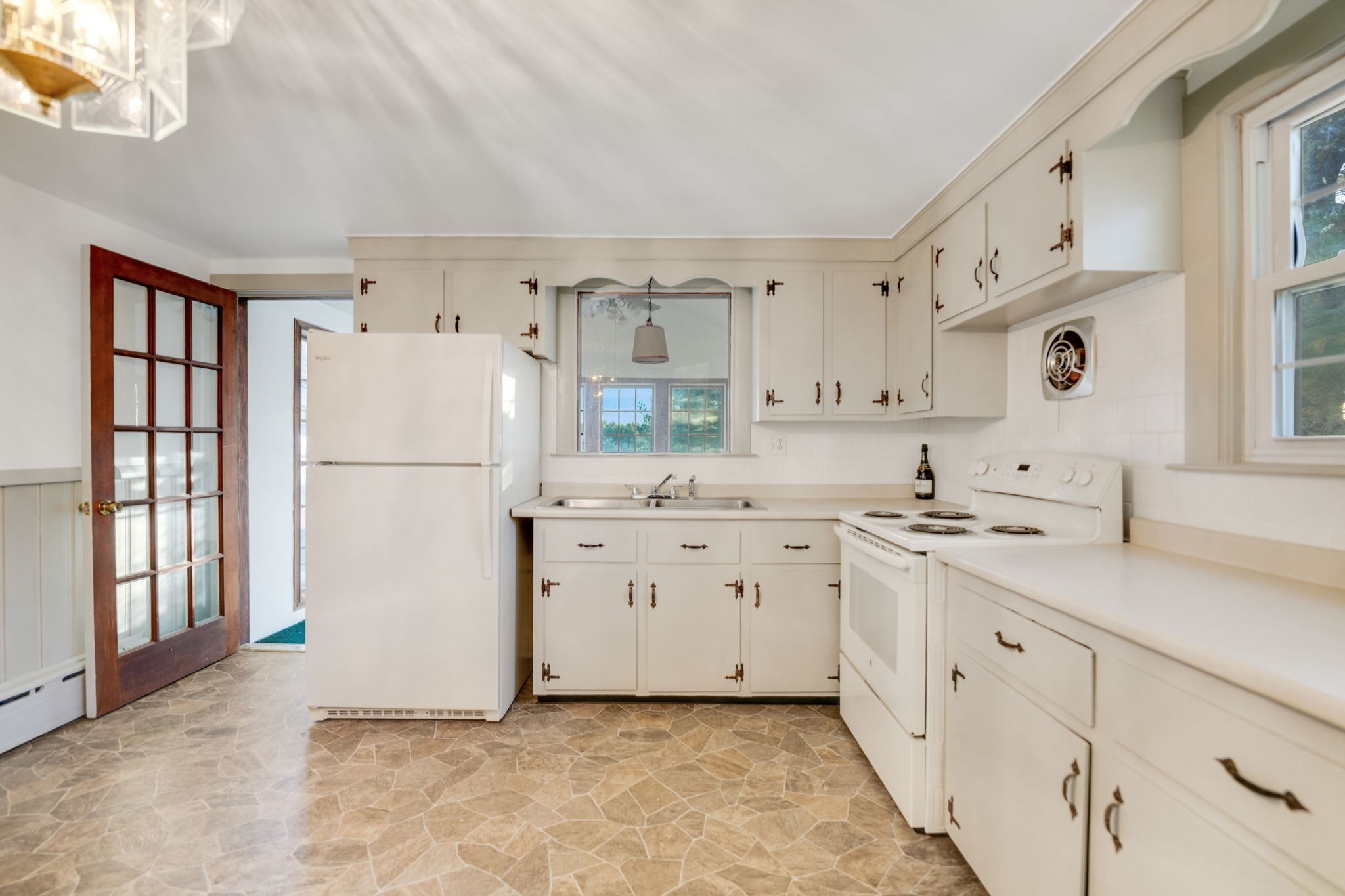 390 Old Fall River Rd, Dartmouth, MA 02747 - Image 8