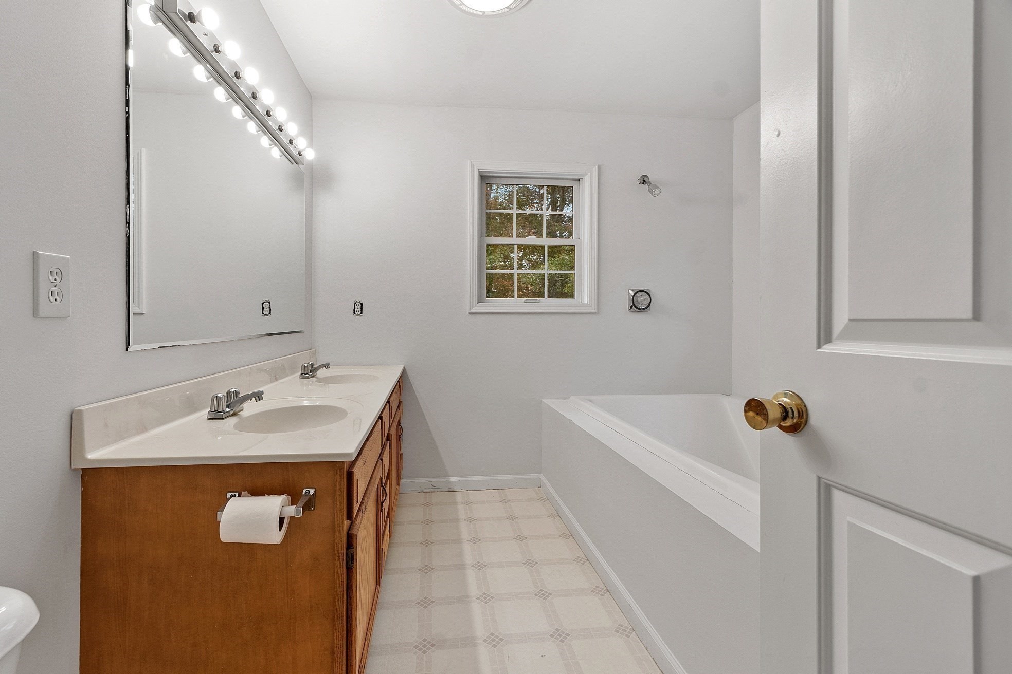 159 Pine St, Manchester, MA 01944 - Image 14