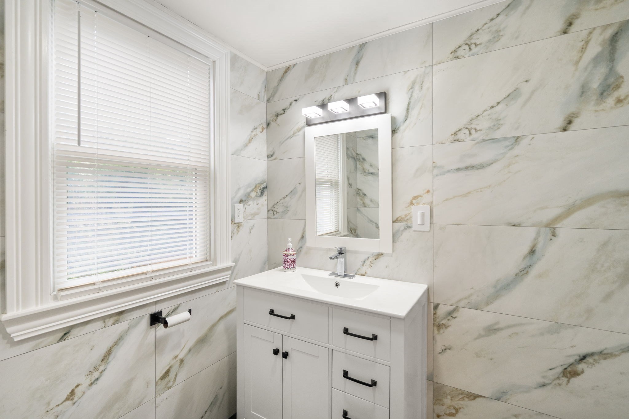 56 Edgecliff Rd, Watertown, MA 02472 - Image 12